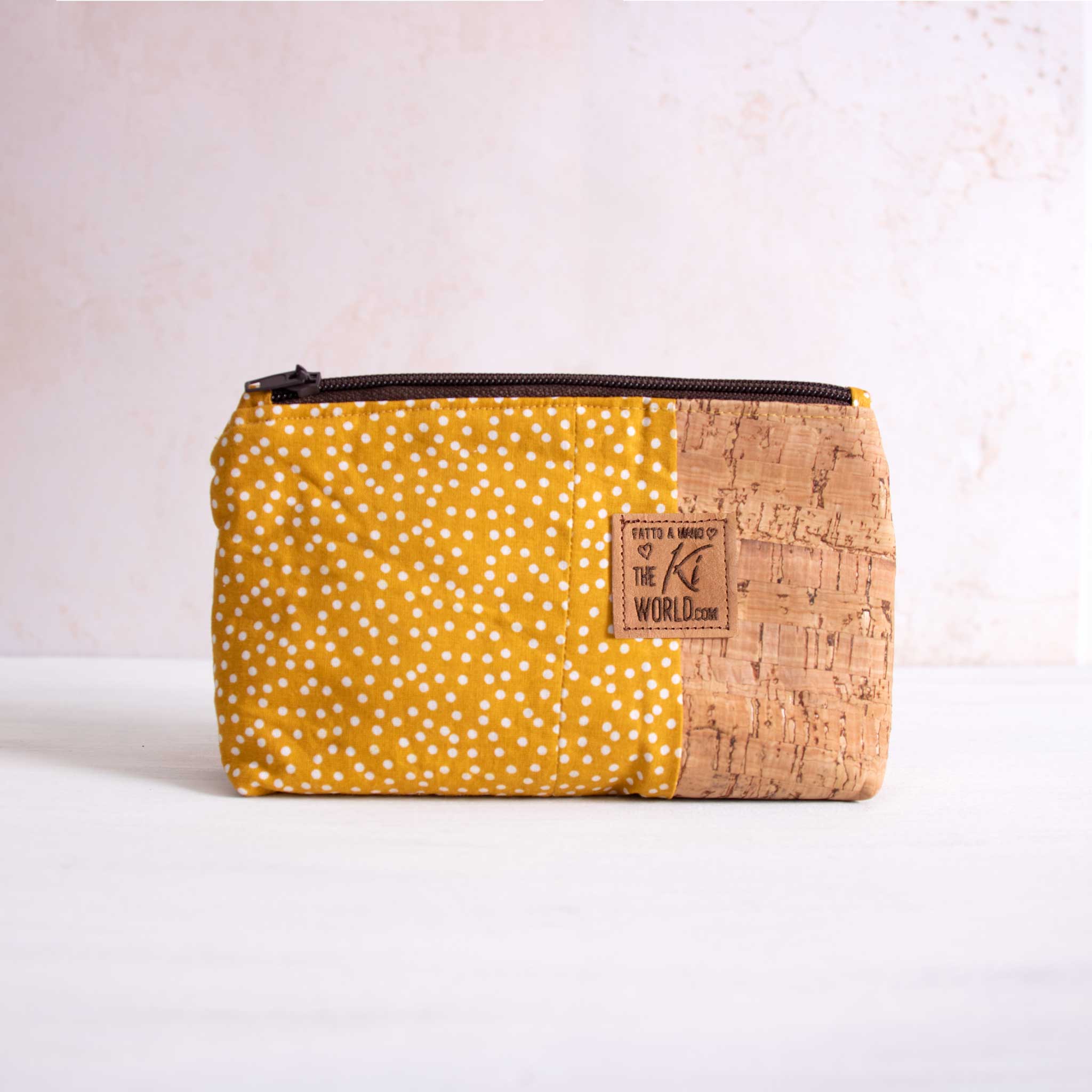 Pochette realizzata a mano con stoffe di recupero