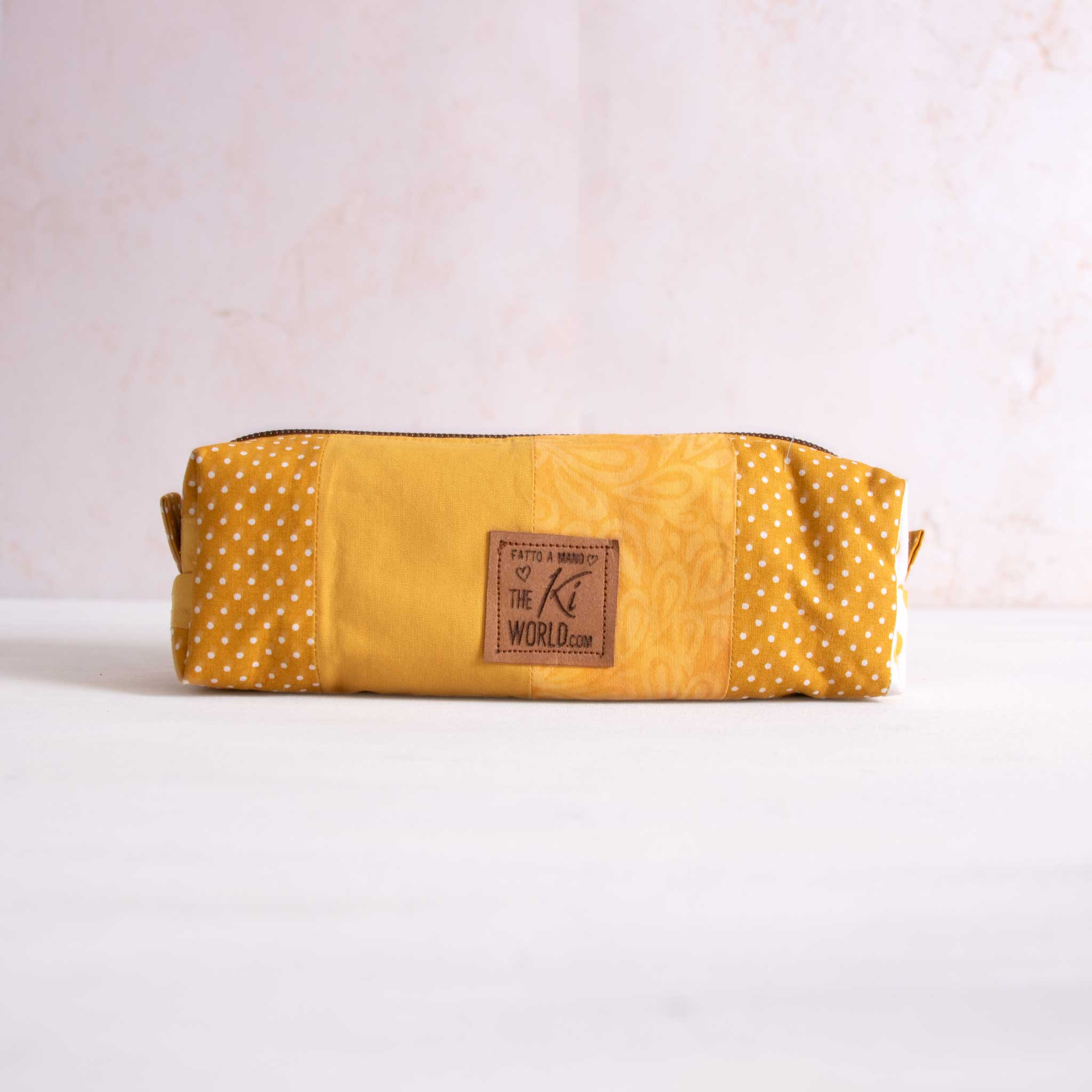 Astuccio cucito a mano realizzato a mano. Idea regalo per maestre