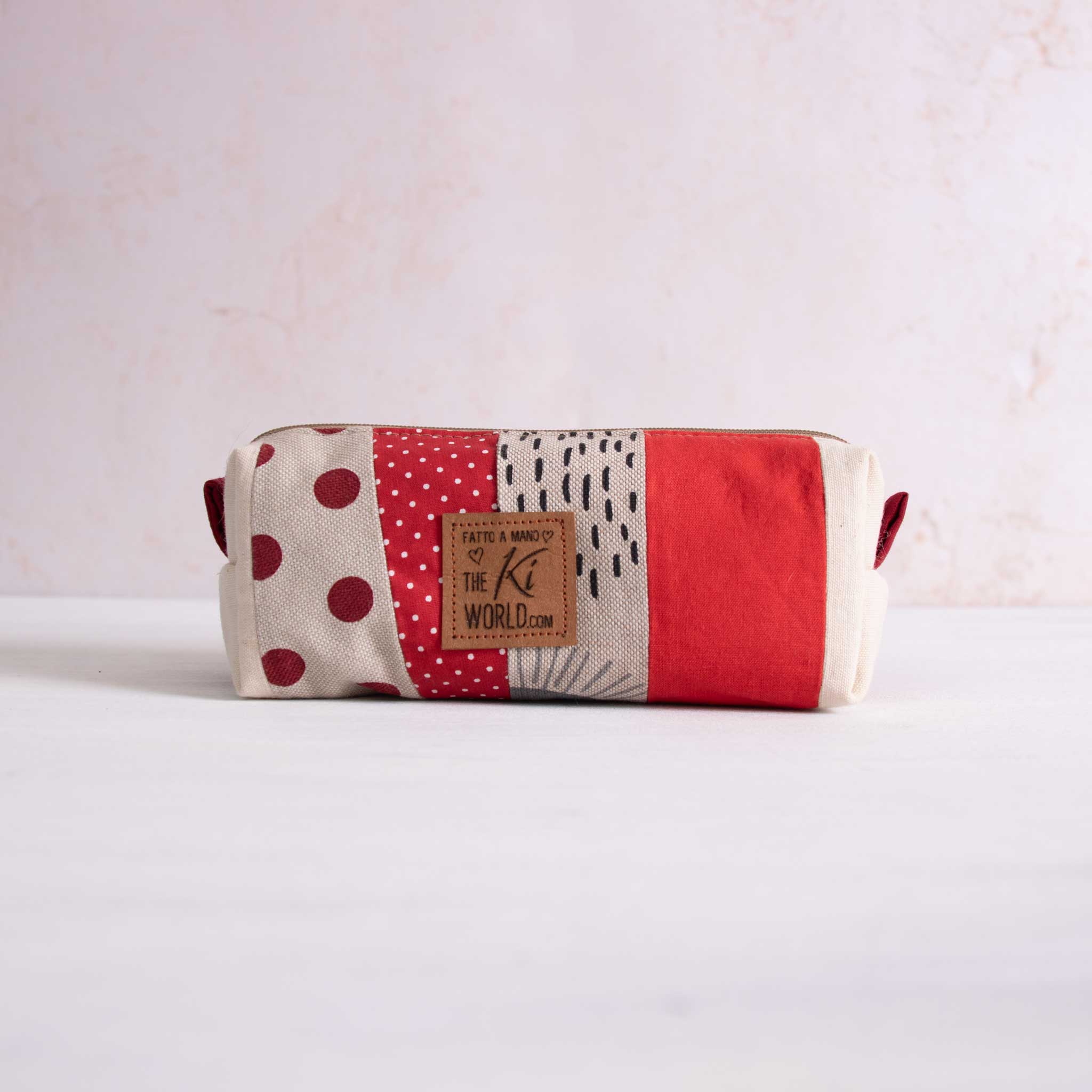 Astuccio cucito a mano realizzato a mano. Idea regalo per maestre