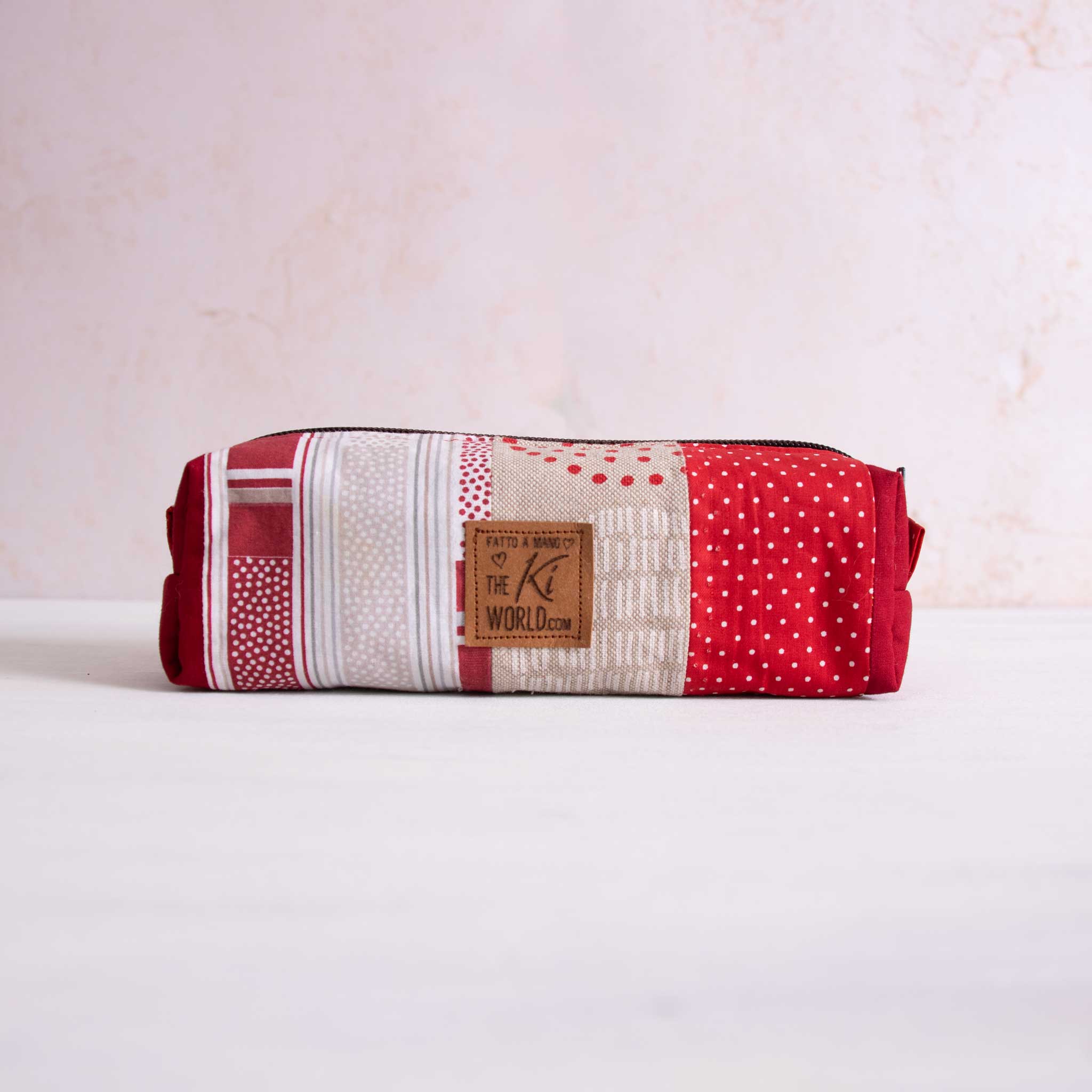 Astuccio cucito a mano realizzato a mano. Idea regalo per maestre
