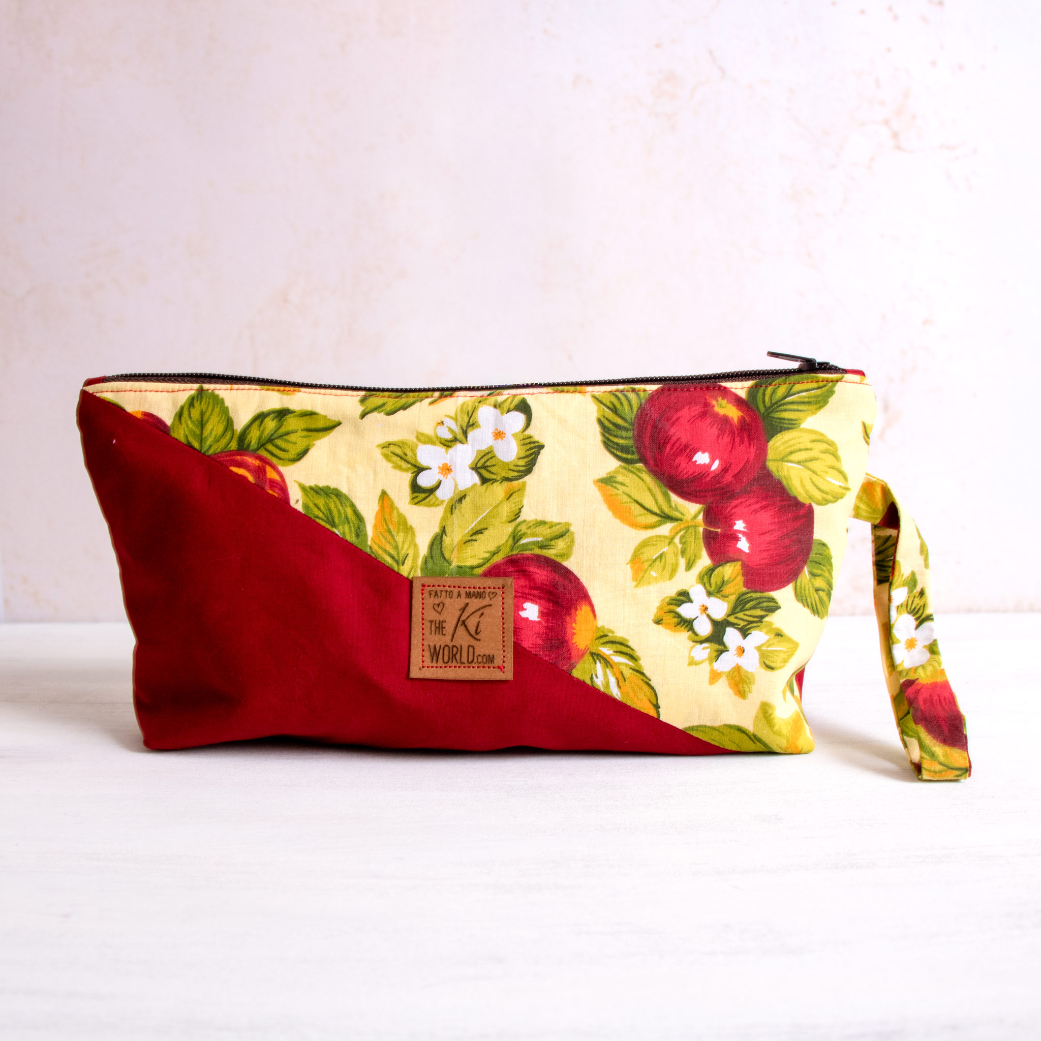 Pochette fatta a mano con stoffa riciclata