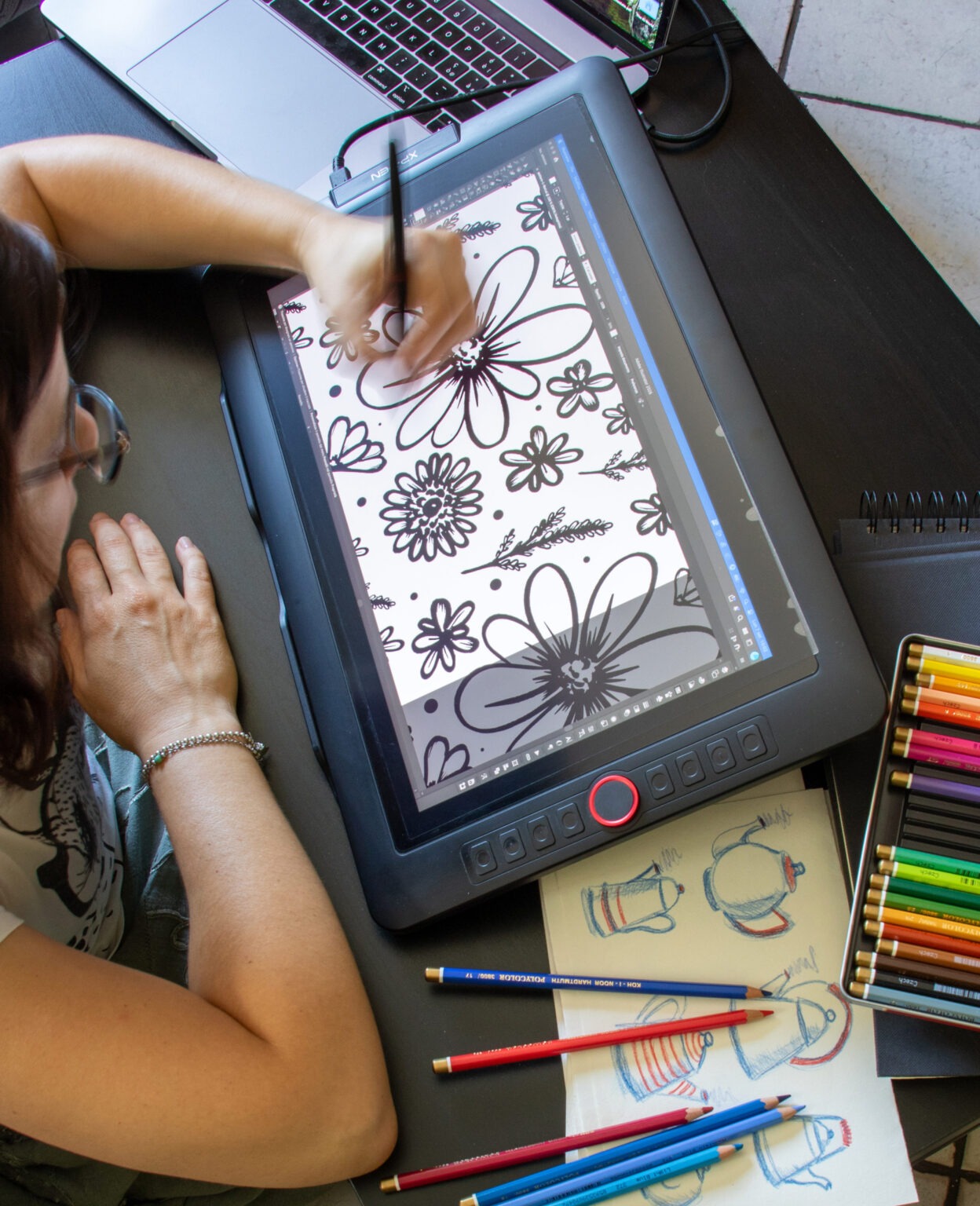 Immagine Sara intenta a disegnare